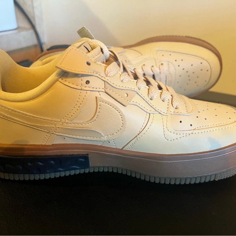 Nike Men’s Low-Top Sneakers in Cream with Gum Sole